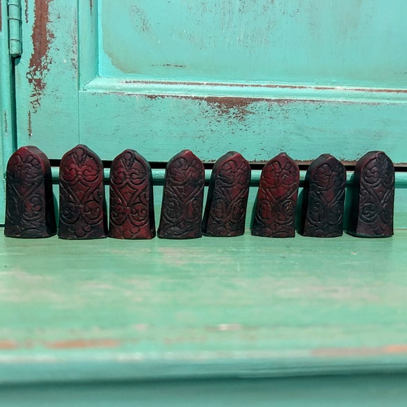 Studio Anne Carlton Isle Of Lewis Chess Set with Board - Picture 8 of 12